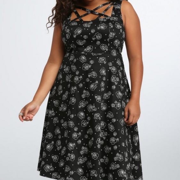 torrid Dresses & Skirts - NWT Torrid Women Dress Size 18 Black Sundress 2X White Floral Lattice Neck Skull